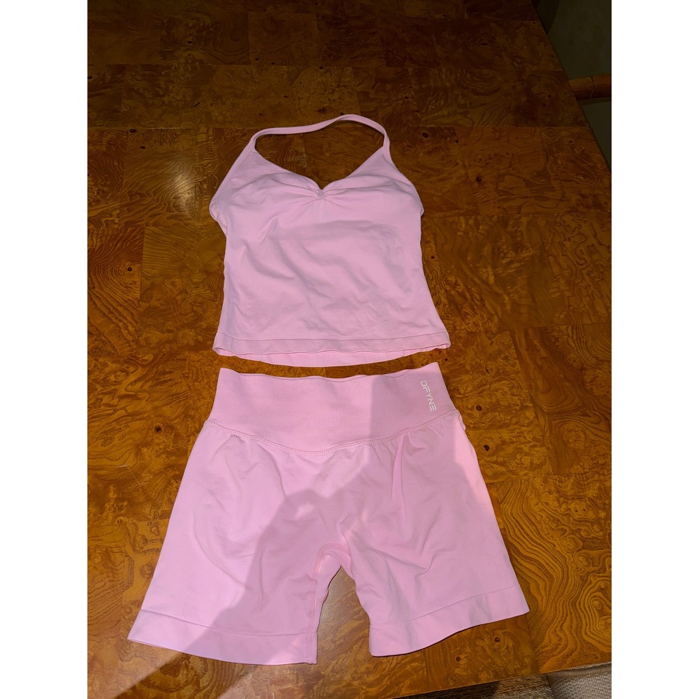 DFYNE Dynamic Seamless Halter Tank and Scrunch Shorts Set Pink Womens Small